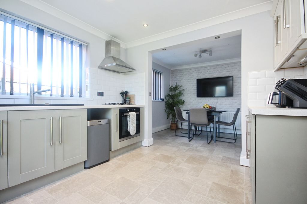 Property photo 3 of 14 Kitchen