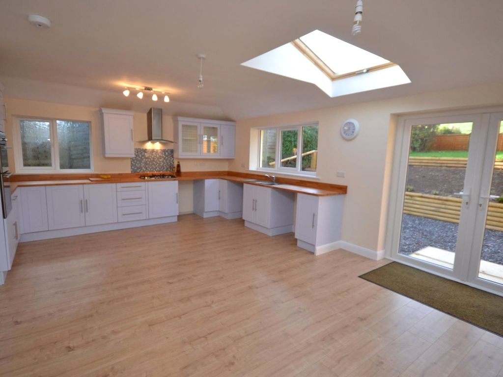Property photo 2 of 11 Kitchen / Diner