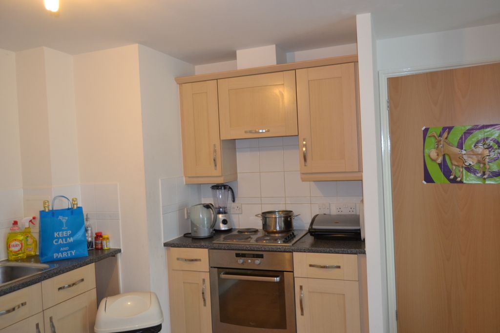 Property photo 3 of 9 Kitchen