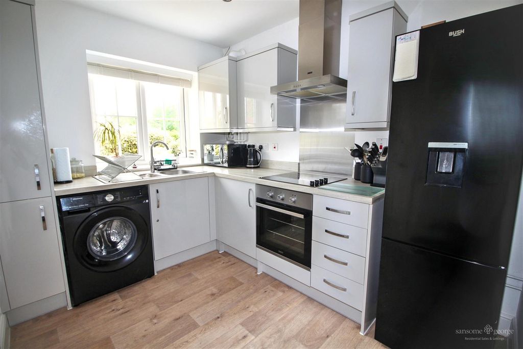 Property photo 2 of 14 Kitchen