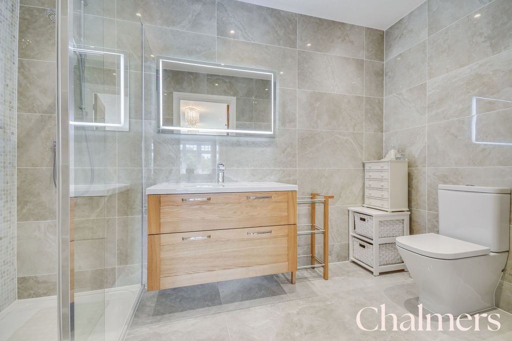 Property photo 3 of 25 Ensuite To Bed 1