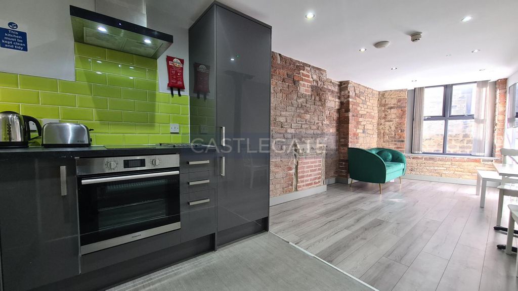 Property photo 1 of 11 Flat 10 Communal Kitchen Dundas Works (8)