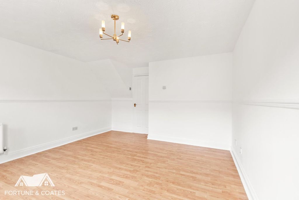 Property photo 2 of 16 Doultonclose_5.Jpg