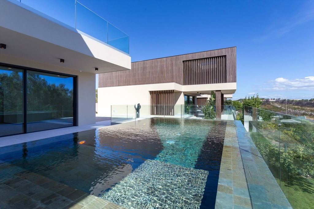 Property photo 1 of 30 4 Bedroom Villa With Private Pool In Gated Community – Murches, Cascais