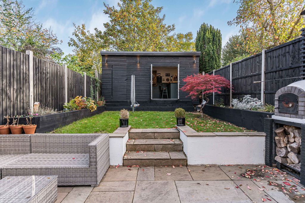 Property photo 3 of 21