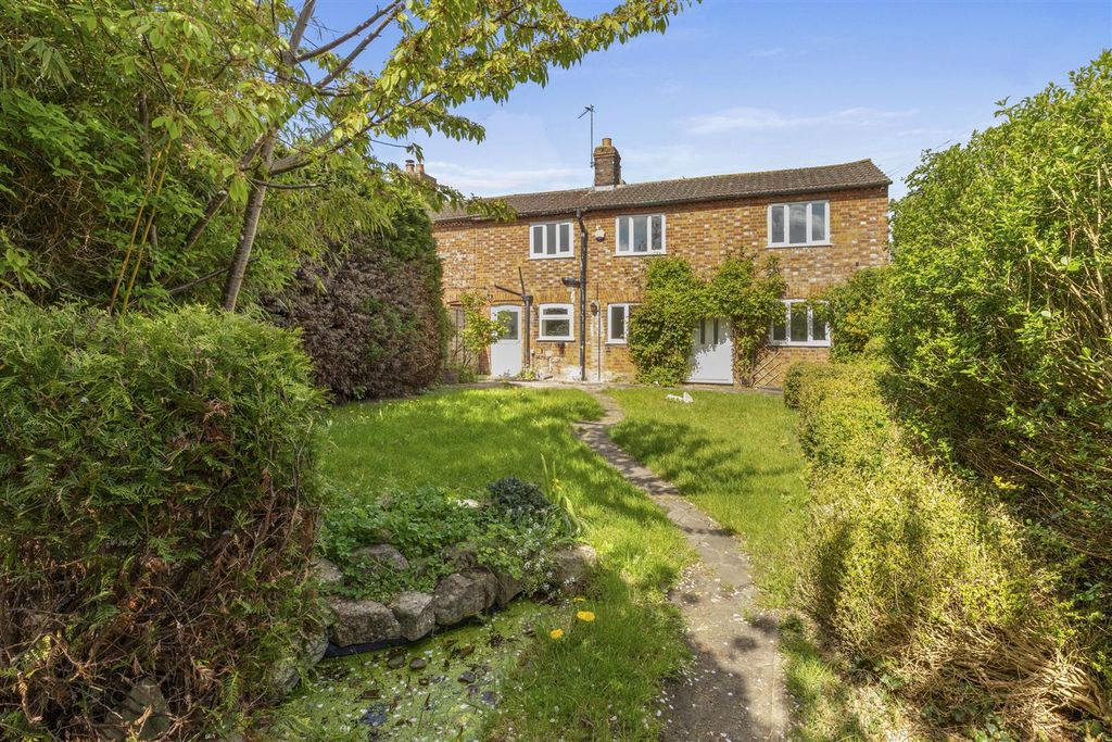 Property photo 1 of 14 36 Bishopstone, Hp17 8Sf-12.Jpg