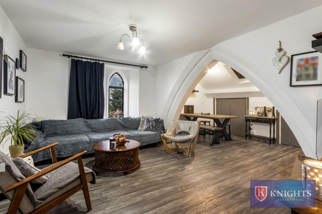 Property photo 3 of 12