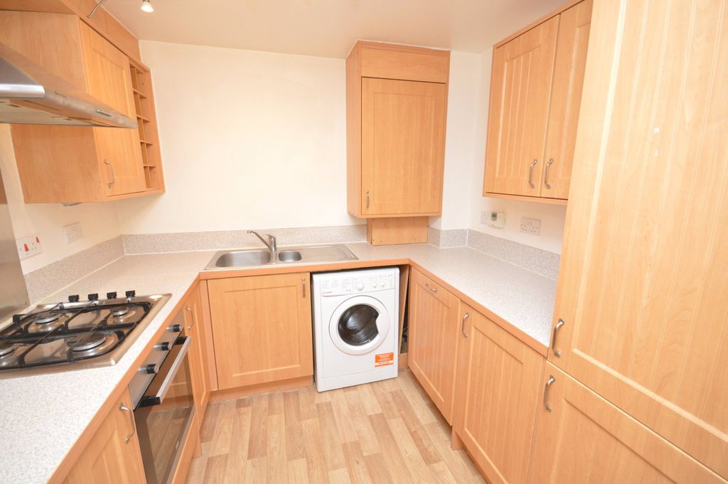 Property photo 3 of 9 Kitchen