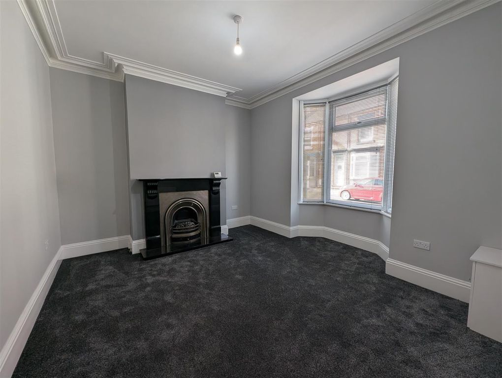 Property photo 2 of 12 Lounge
