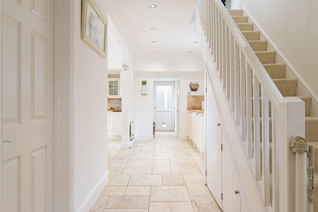 Property photo 3 of 24 5517274