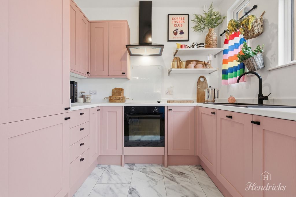 Property photo 3 of 20