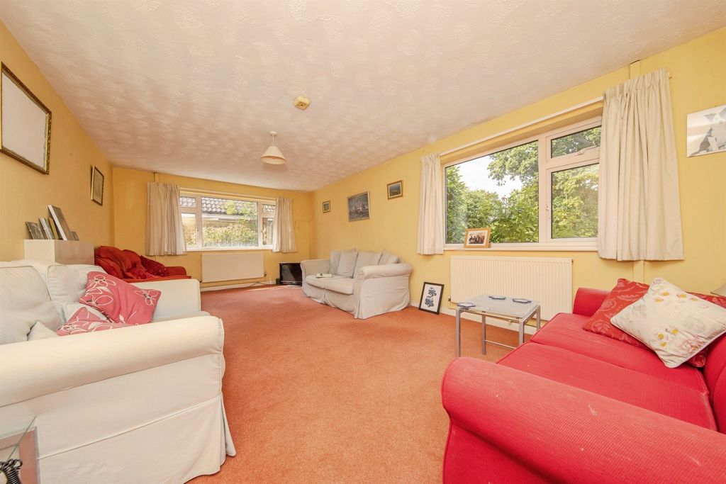 Property photo 3 of 11