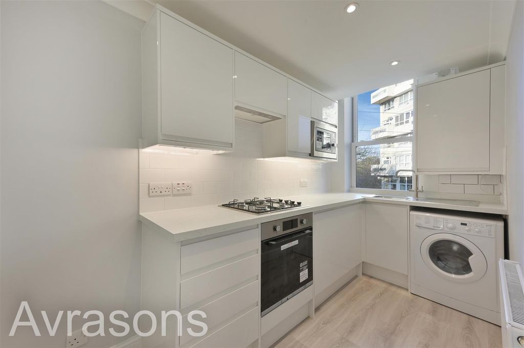 Property photo 2 of 10 Kitchen