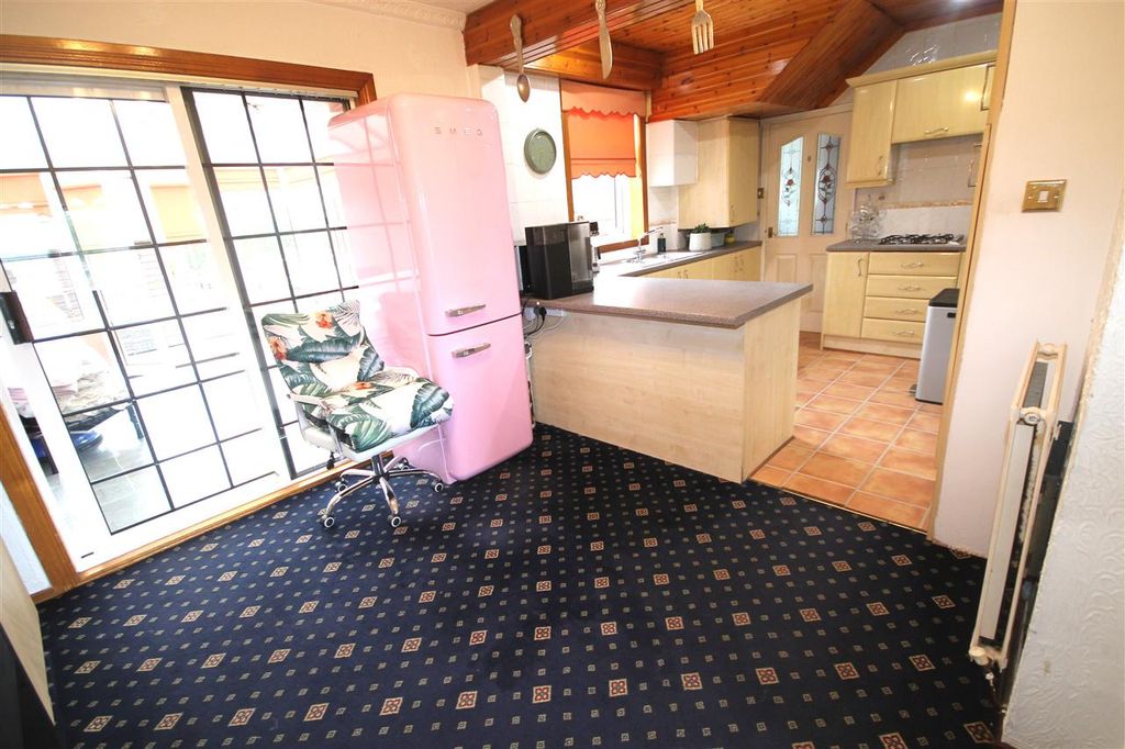 Property photo 2 of 14 Kitchen