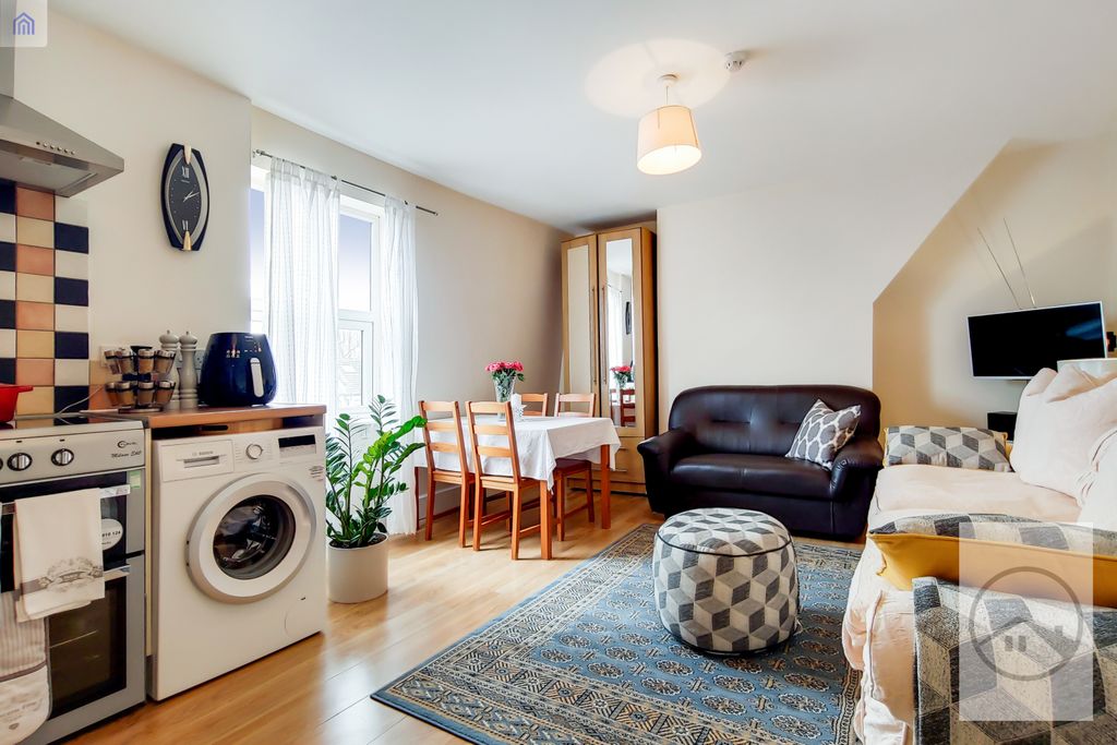 Property photo 2 of 7