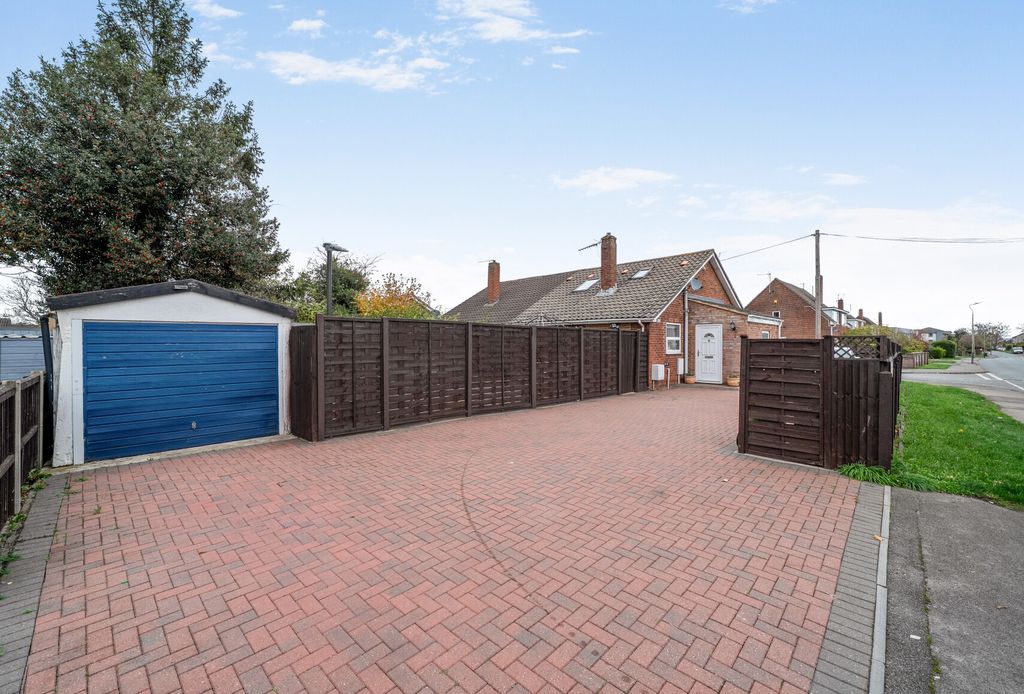 Property photo 2 of 11 1375967-14-690E20...