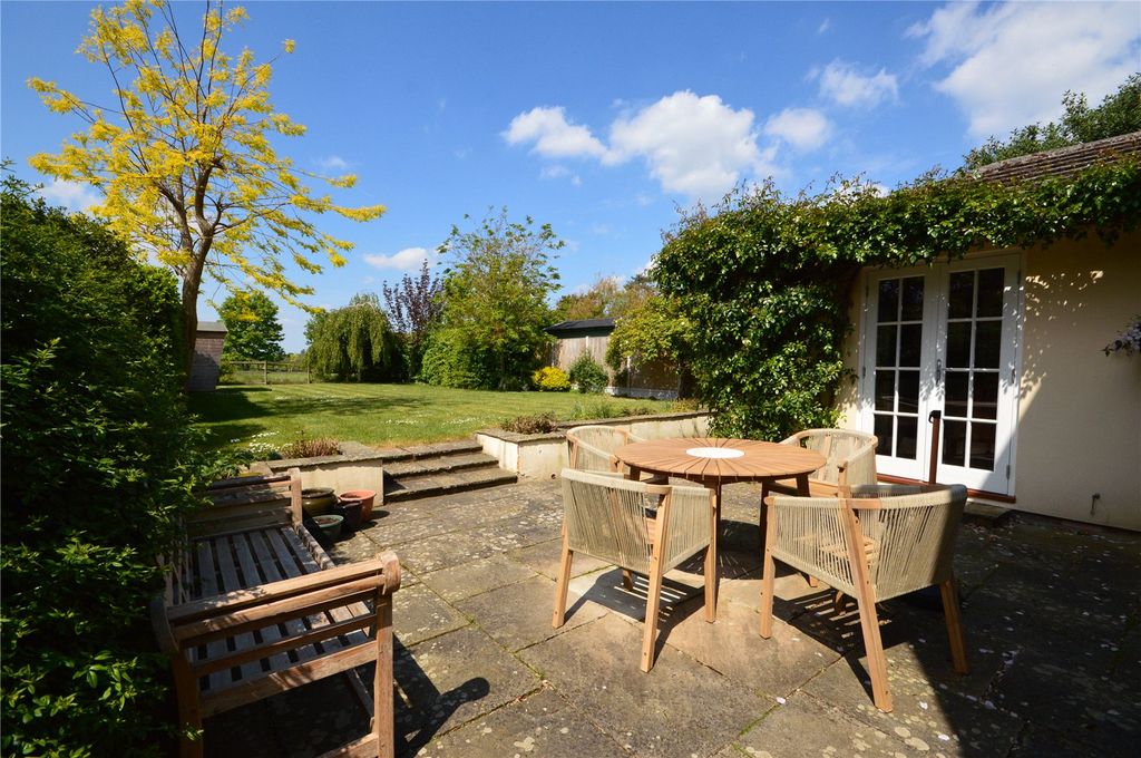 Property photo 2 of 22 Picture No. 11