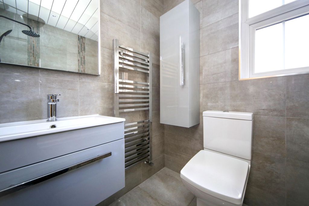 Property photo 3 of 25