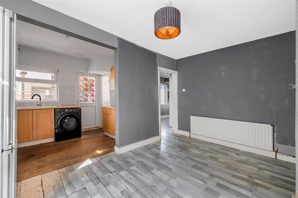 Property photo 3 of 12 Beresford Avenue - 4.Jpg