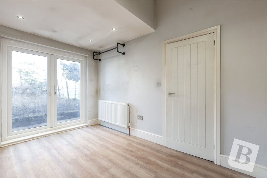 Property photo 3 of 19 Lounge