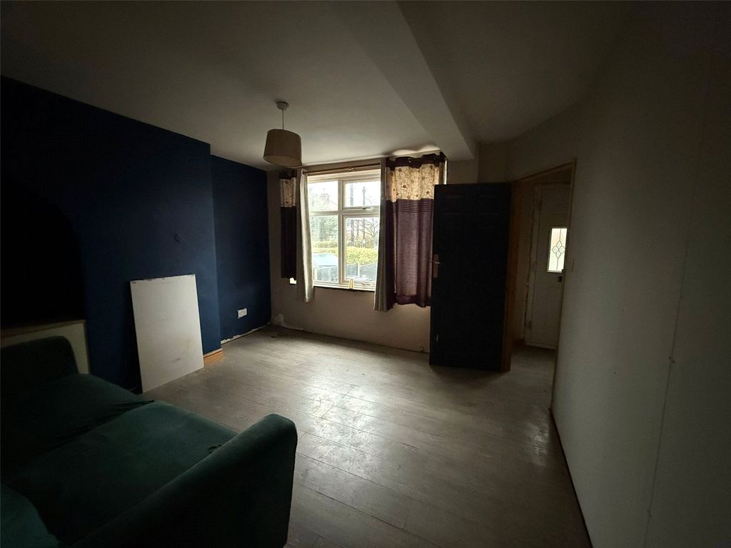 Property photo 3 of 6 Picture No. 12