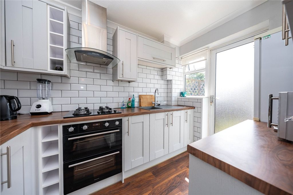 Property photo 2 of 10 Kitchen