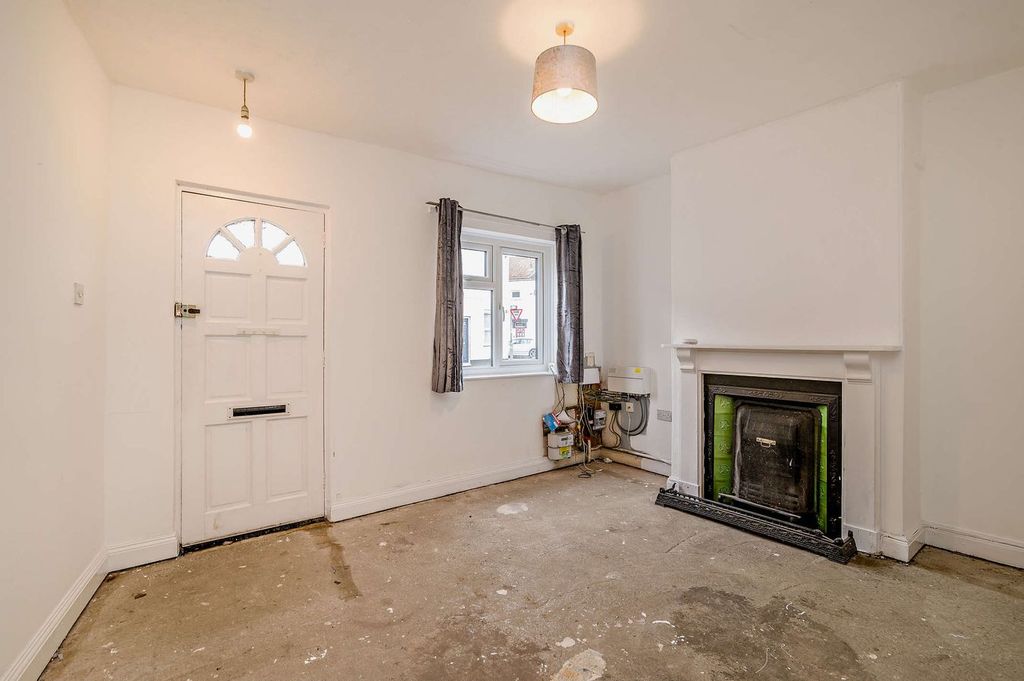 Property photo 2 of 24