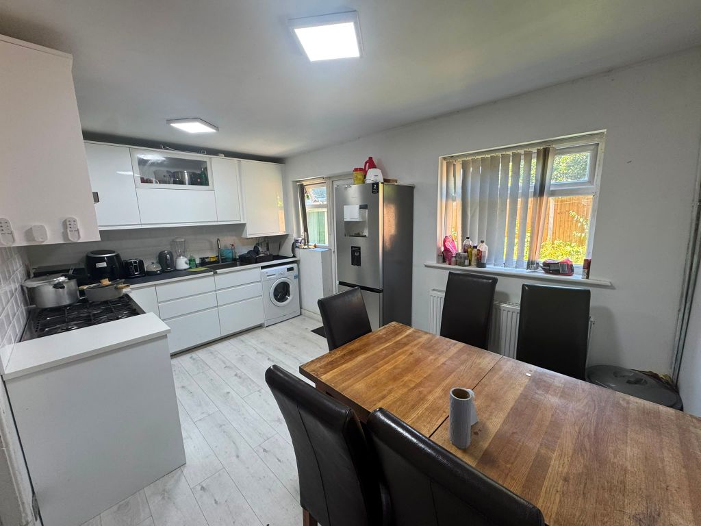 Property photo 3 of 10 Kitchen/ Dining