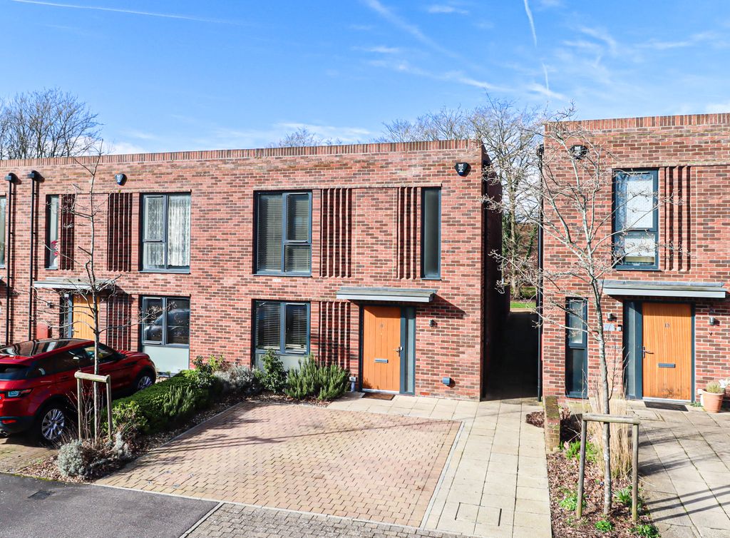 Property photo 1 of 19 Img0382