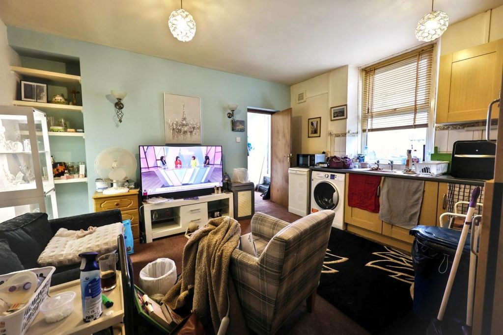 Property photo 3 of 14