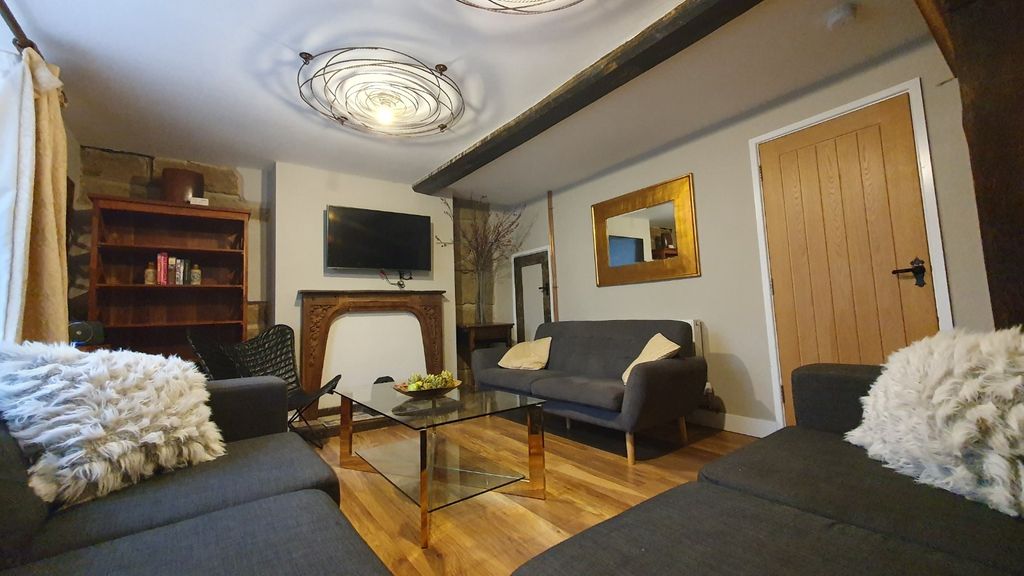 Property photo 1 of 8 Lounge