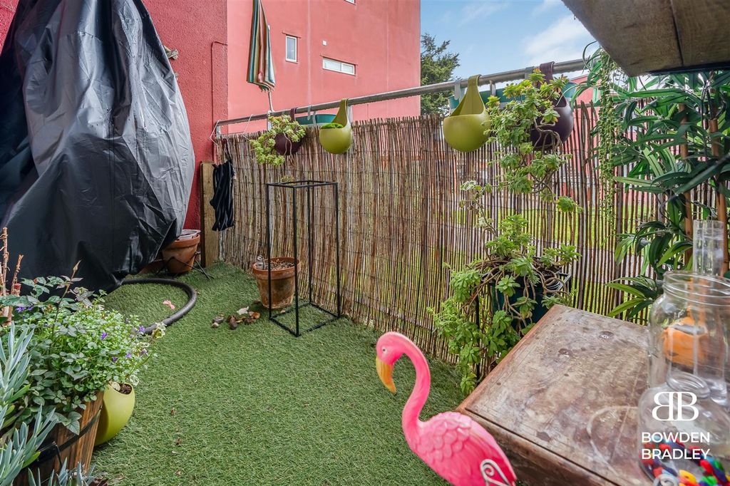 Property photo 2 of 11 Balcony