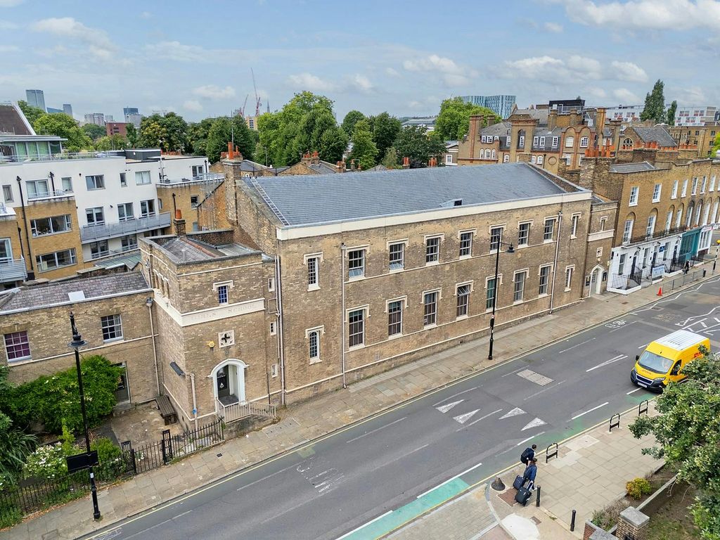 Property photo 1 of 21 External