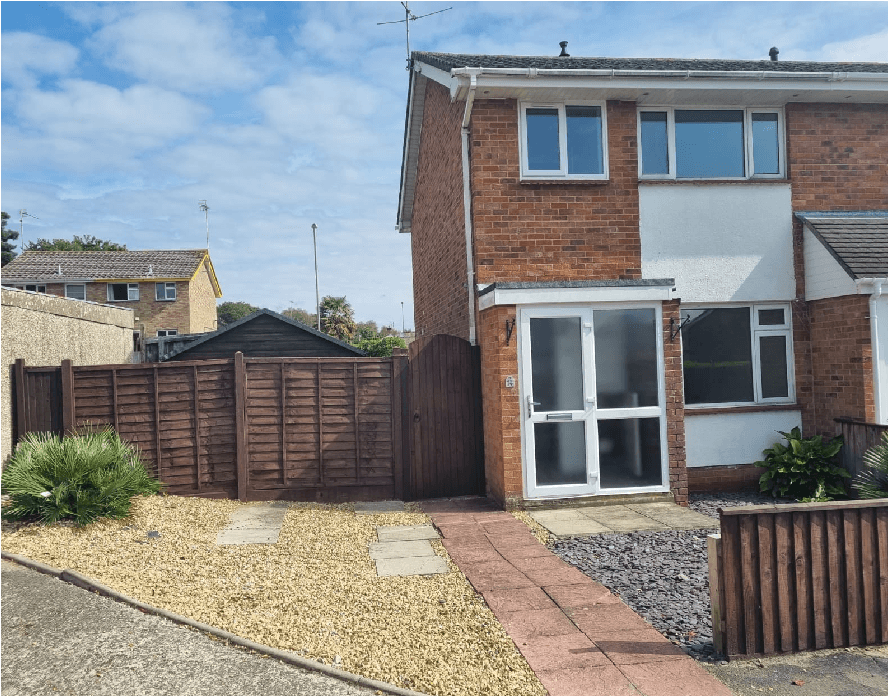 Property photo 1 of 10 3 Bedroom House Offering A Long Let In Popular Upton With Garage & Parking In A Quiet Cul-De-Sac