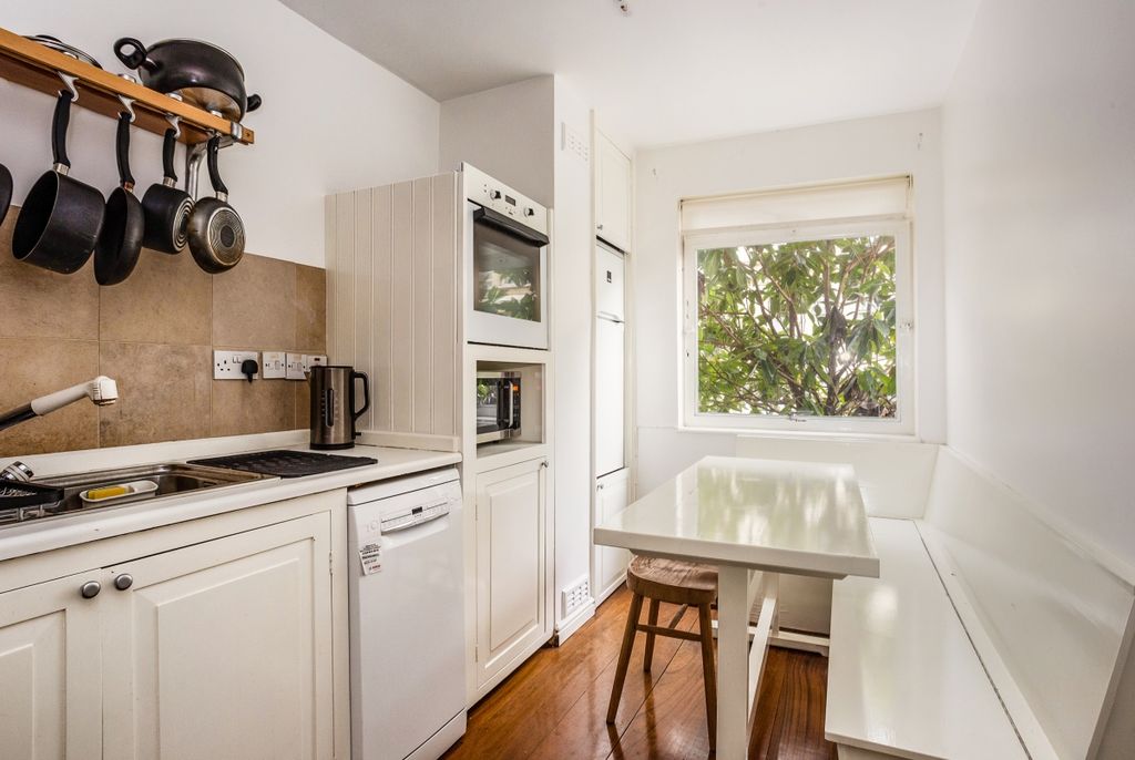 Property photo 2 of 10 Chelsea Court, 95...
