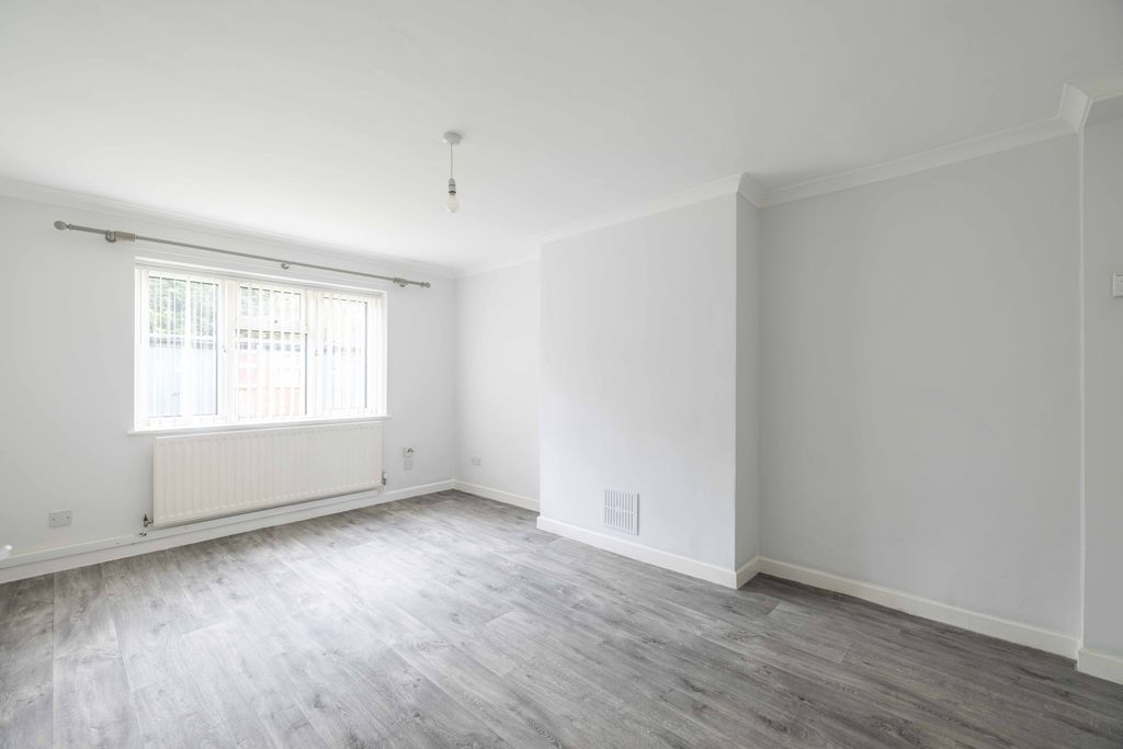 Property photo 2 of 7 13Wh (1 Of 11)