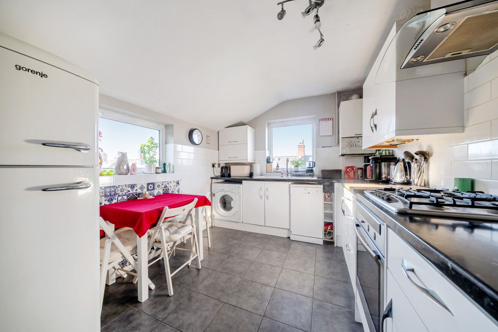 Property photo 2 of 13 1538173-20-6Ad9Cf...
