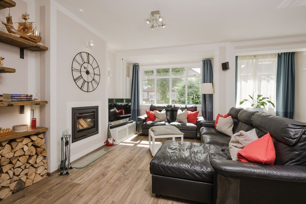 Property photo 3 of 22