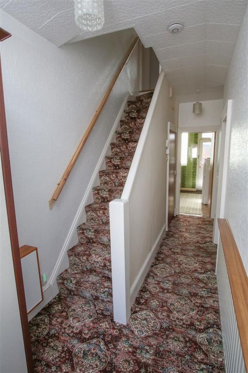 Property photo 3 of 18 Entrance Hall