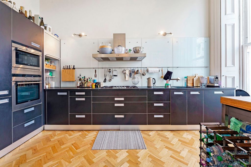 Property photo 2 of 19