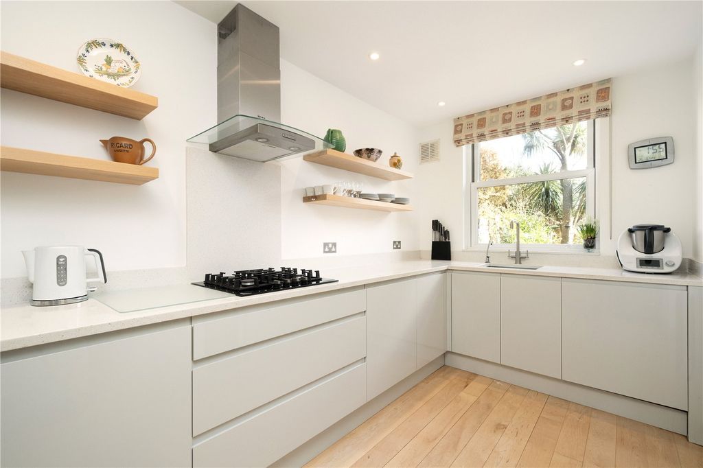 Property photo 3 of 16 Kitchen