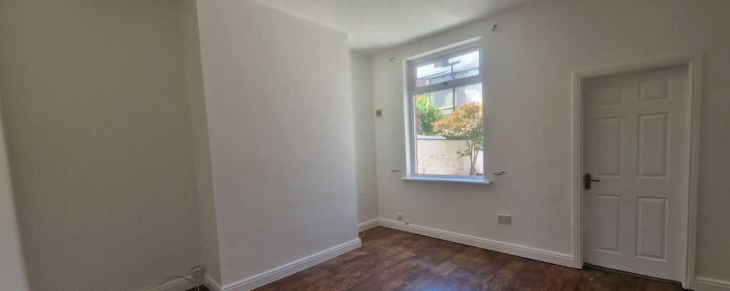 Property photo 3 of 12 Dinning Room