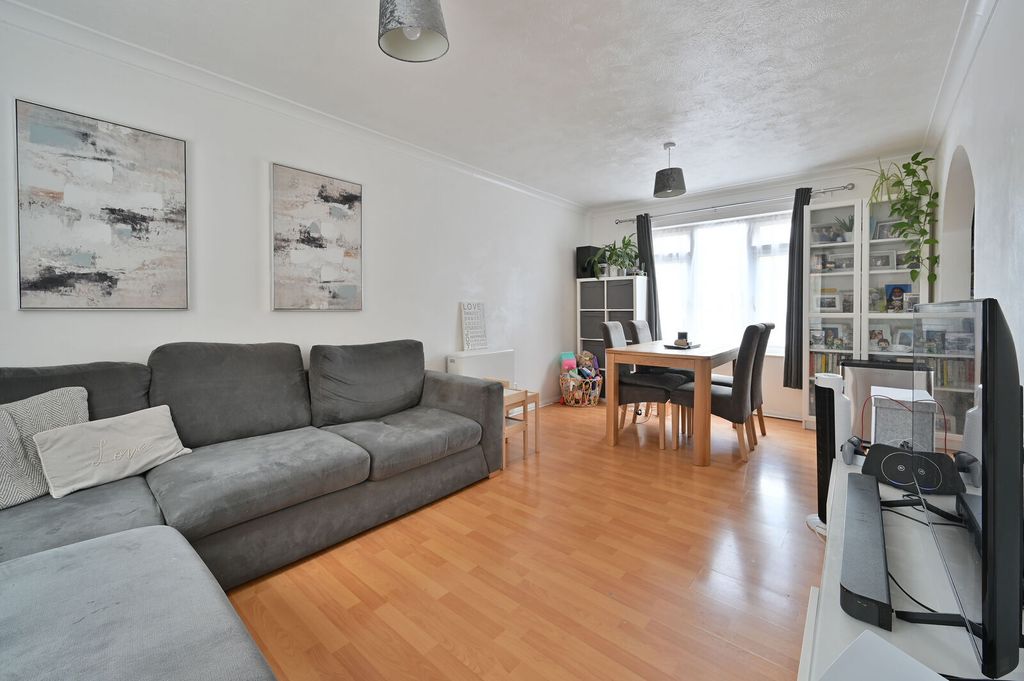 Property photo 2 of 9