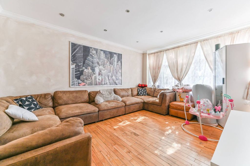 Property photo 2 of 13