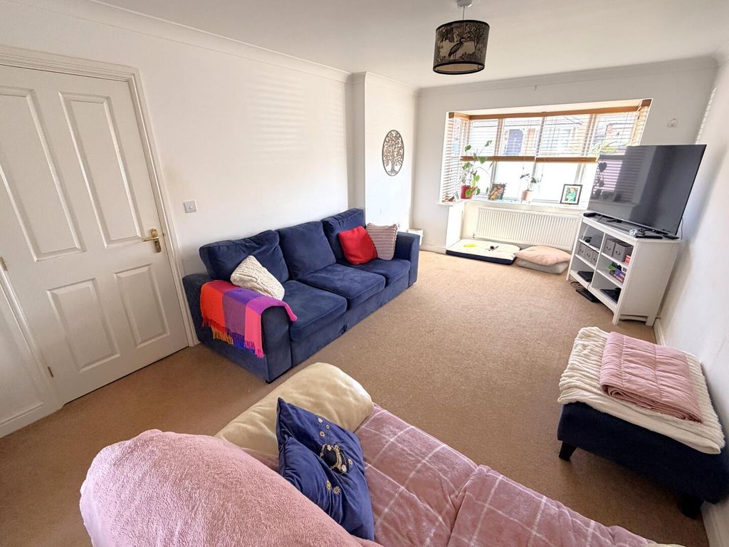 Property photo 3 of 30 Living Room