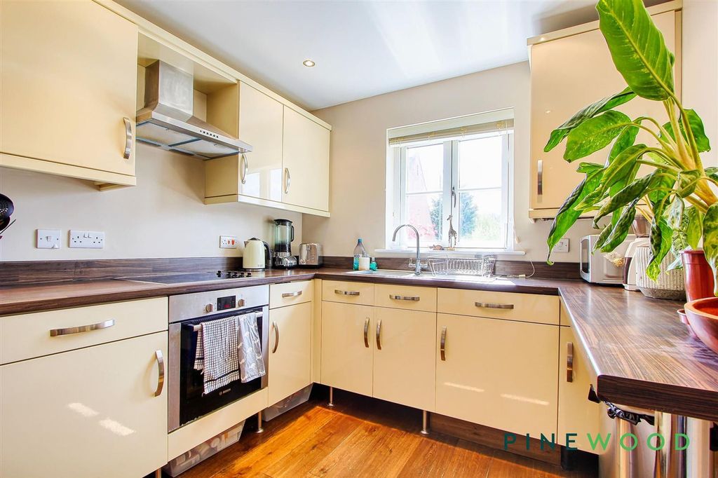 Property photo 3 of 30 Kitchen
