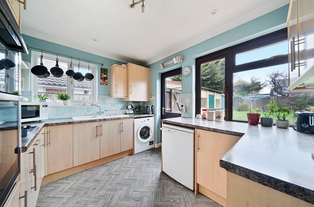 Property photo 3 of 16 1421731-16-69Aafb...