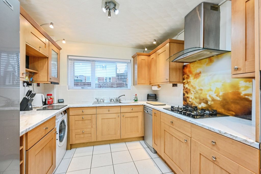 Property photo 2 of 8 Kitchen