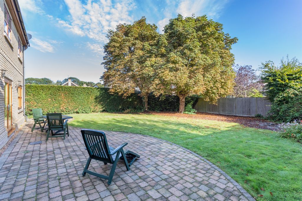 Property photo 2 of 17