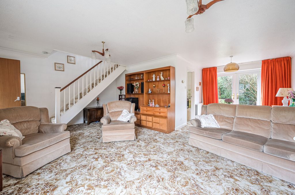 Property photo 2 of 14 1402217-19-697742...